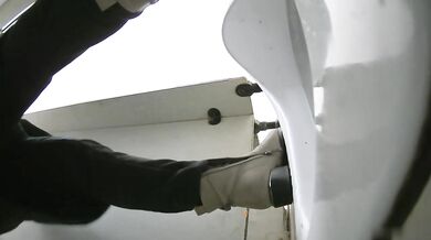 全景女厕偷拍良家少妇撅起她哪白白的屁股和哪干干净净少毛的逼逼真想从后面插进去