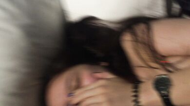 小情侣居家日常~脱光光对着镜头拍一拍~挡着脸还不好意思让我拍了~脱了裤子搞一搞先！