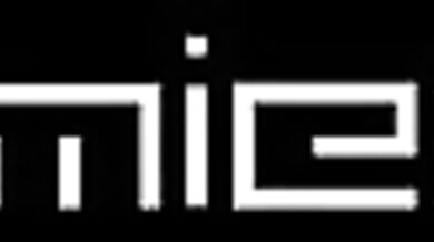 大神冒死爬墙偷窥白嫩的少妇洗澡