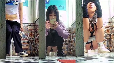 老式筒子楼全景偷拍多位美女少妇嘘嘘各种美鲍完美呈现 (3)