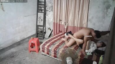 《监控偸拍真实泄密》棚户改造区简陋住宅改为专用炮房~颜值还可以的小姐姐连续快餐服务~老中青来者不拒~加钱可无套 (4)